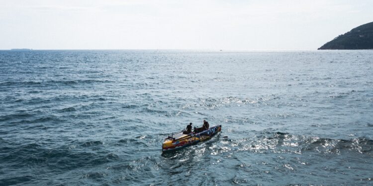 Traverser la Méditerranée à la rame, l’incroyable défi de McFly et Carlito
