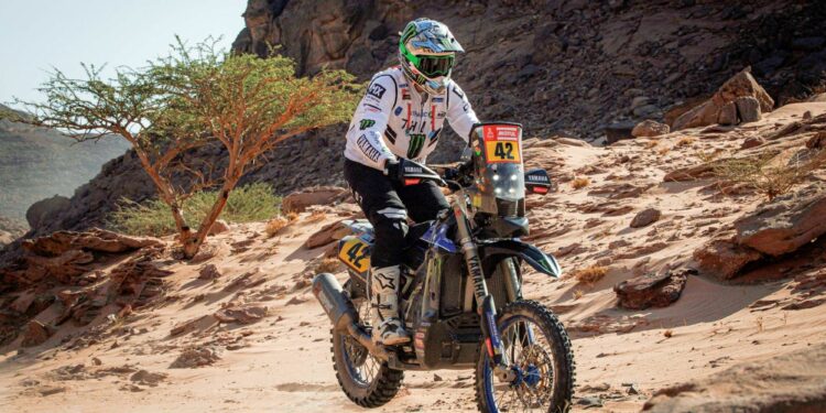 Dakar 2022 : Adrien Van Beveren prend la tête