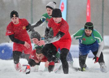 Rugby : Le snow rugby à la fête au col du Lautaret
