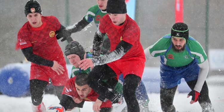 Rugby : Le snow rugby à la fête au col du Lautaret