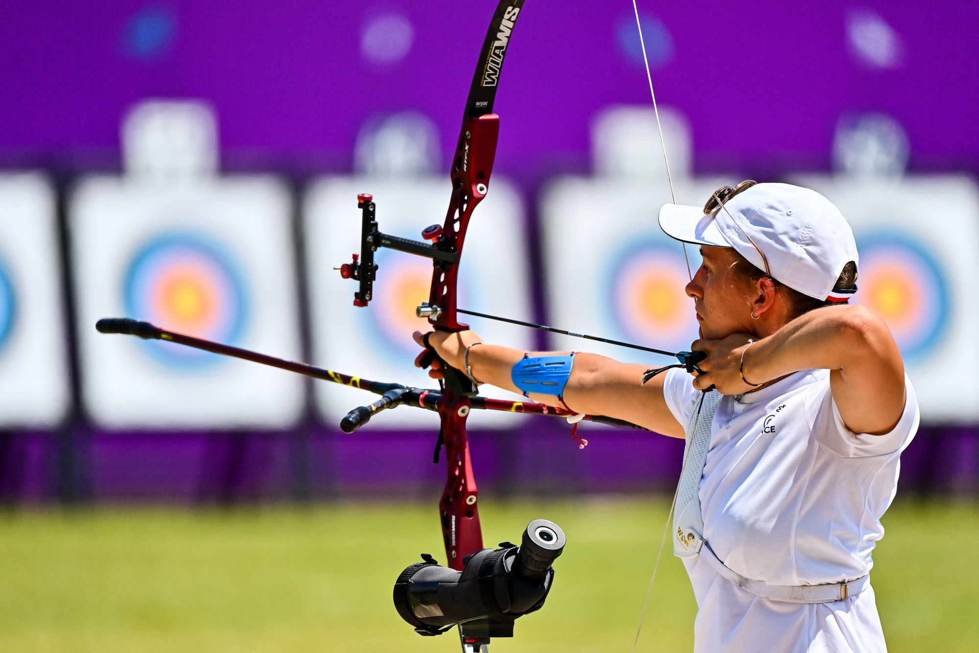 Tir à l'arc : Lisa Barbelin goûte au podium sur le site des Jeux olympiques  de Paris