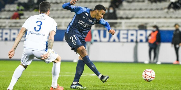 Football : Les sanctions du Paris FC réduites