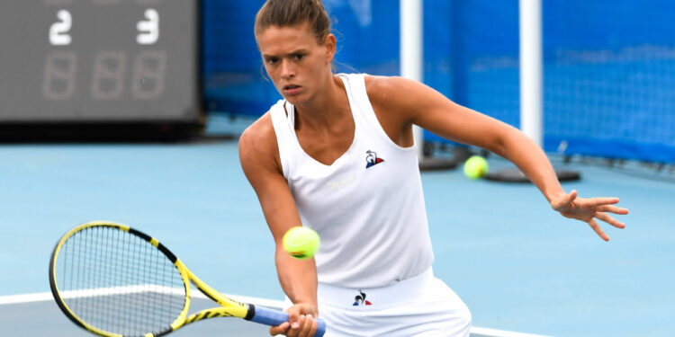 Tennis : Chloé Paquet rescapée à Grenoble, Wang passe aussi