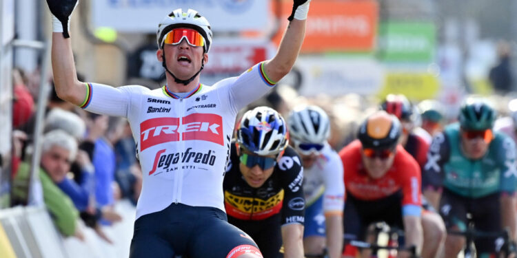 Paris-Nice : Mads Pedersen au sprint devant Bryan Coquard