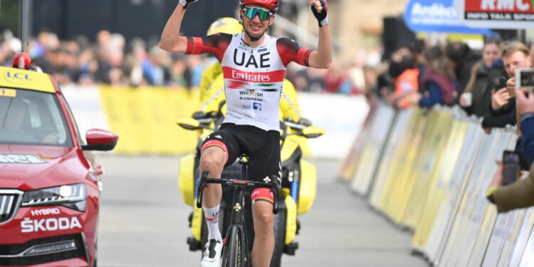 Paris-Nice : McNulty fait un numéro, Roglic en jaune