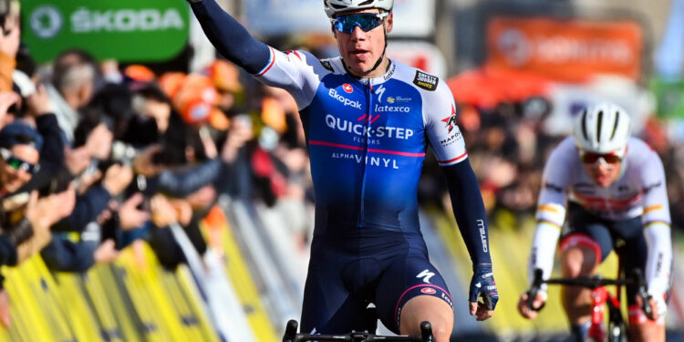 Paris-Nice : Jakobsen vainqueur au sprint à Orléans