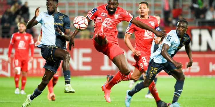 Football : A Dijon, la défense tient bon