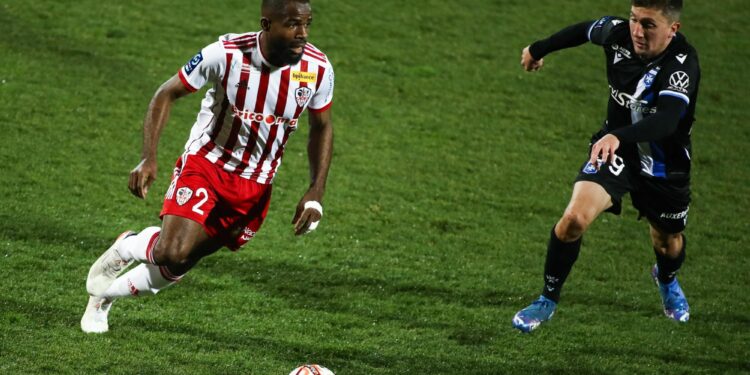 Football : Auxerre ou Ajaccio, à qui la montée en Ligue 1 ?