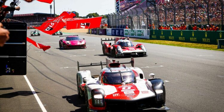 Auto : Toyota reste maître des 24h du Mans