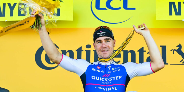 Tour de France 2022 : Jakobsen vainqueur, Van Aert en jaune