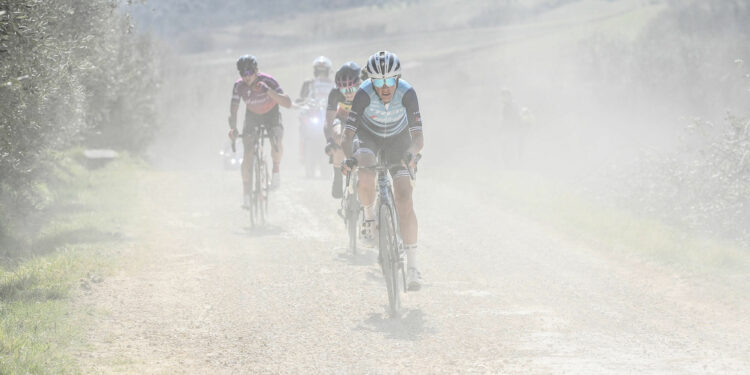 Tour de France Femmes : Reusser s’impose, folie sur les chemins blancs