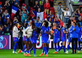 Football : La France file en demi-finales