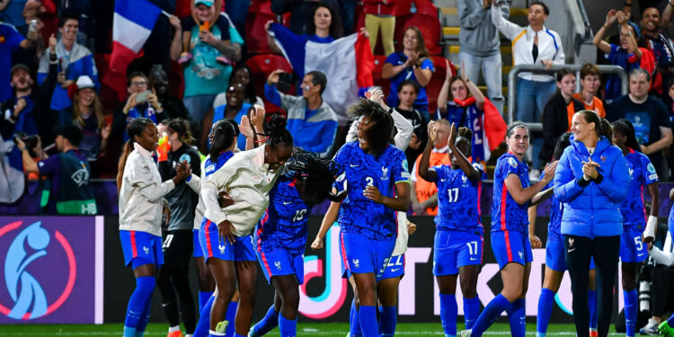 Football : La France file en demi-finales