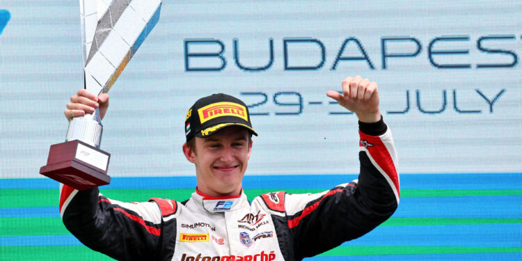 Formule 2 : Théo Pourchaire vainqueur en Hongrie