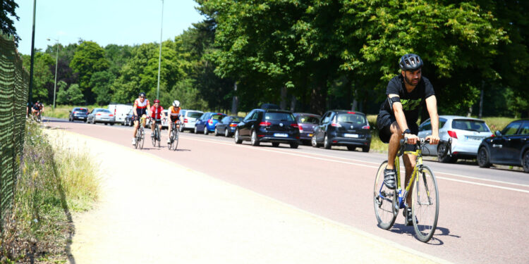 Trois amis pédalent pour les 48h du handicap