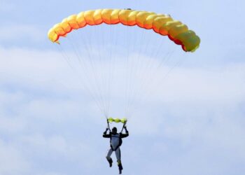 Parachutisme : Adresse et précision à Cahors