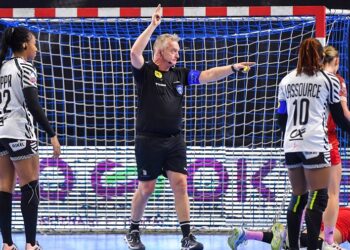 Les arbitres coupent le sifflet des recruteurs