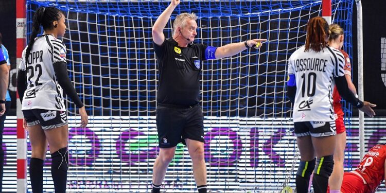 Les arbitres coupent le sifflet des recruteurs