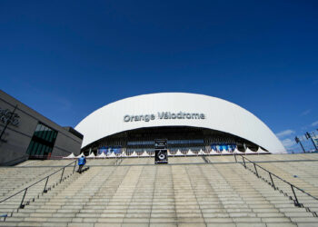 Marseille-Cassis : Au Vélodrome, un village animé