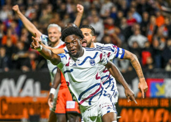 Football : Bordeaux domine Laval et prend la tête