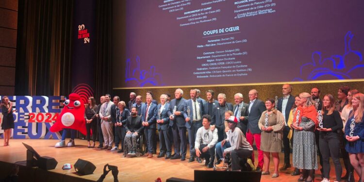 Le CROS Auvergne Rhône-Alpes honoré lors des Trophées Terre de Jeux