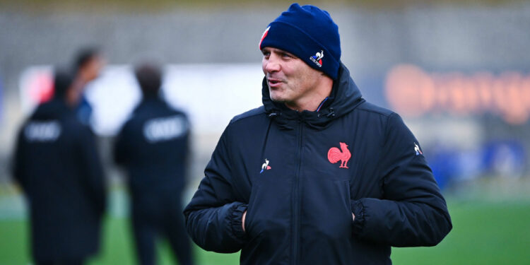 Rugby : Raphaël Ibanez prolonge avec le XV de France