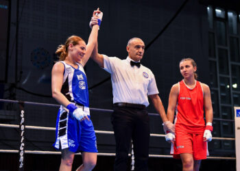 Boxe : Caroline Cruveillier double la mise