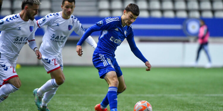 Football : Le FC Versailles en mission