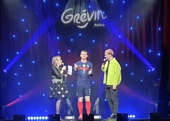 Football : Antoine Griezmann inaugure son double de cire au musée Grévin