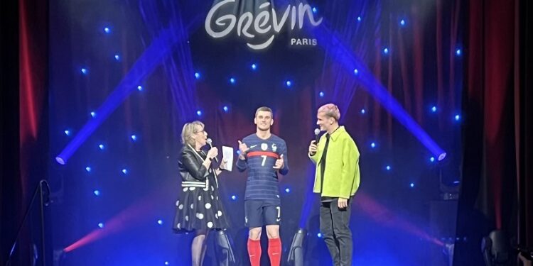 Football : Antoine Griezmann inaugure son double de cire au musée Grévin