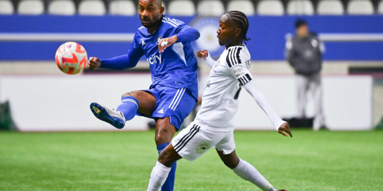 Football : Le FC Versailles veut reprendre le trône