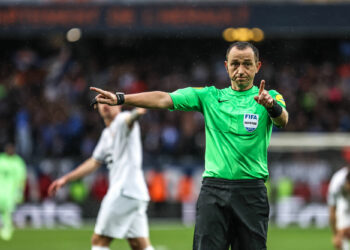 Football : La sonorisation des arbitres en France rejetée