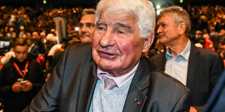 Un hommage à Raymond Poulidor sur la route du Tour