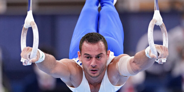 Un hommage à Raymond Poulidor sur la route du Tour