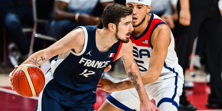 Basket : l’équipe de France entre hommage et préparation à Pau
