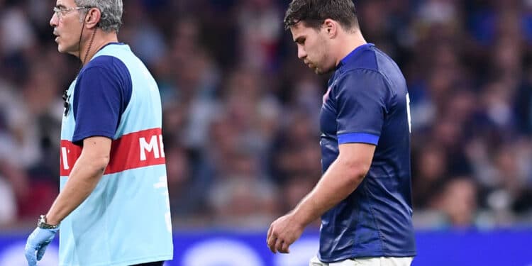 XV de France : Quelles solutions derrière Dupont ?