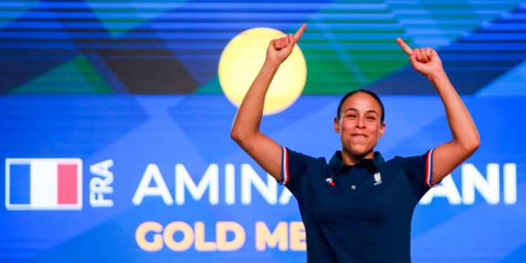 Boxe : Amina Zidani à la conquête de la ceinture WBA