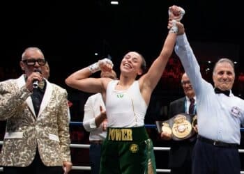 Amina Zidani : « Je trouve cette ceinture très belle ! »