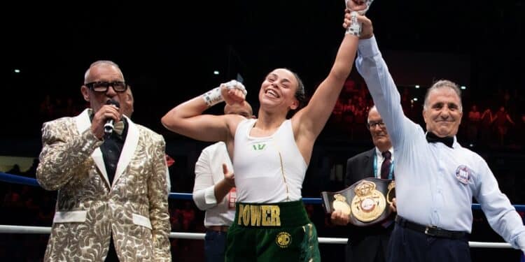 Amina Zidani : « Je trouve cette ceinture très belle ! »