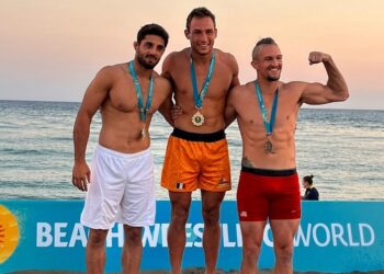 Beach Wrestling : Hugo Cuenot sur le toit du monde !