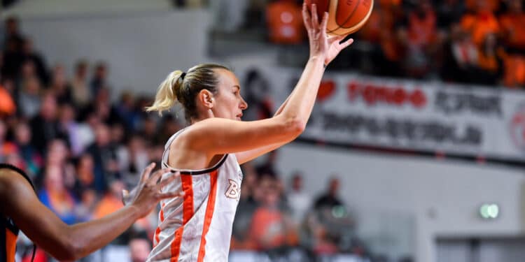 Basket : Bourges fait la loi en Europe