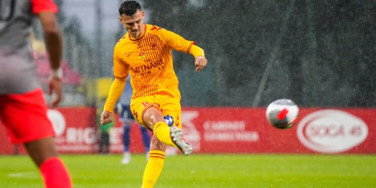 Football : Le Stade de la Source victime… de morceaux de verre !