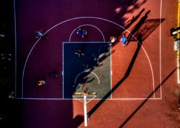 Trouver un emploi… en jouant au basket à Aubervilliers