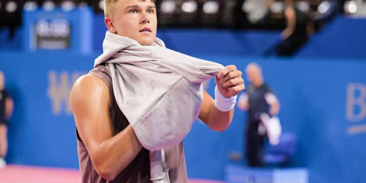 Tennis : Borna Coric file en finale