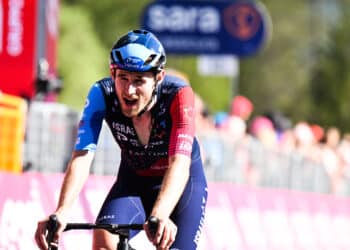 Dauphiné 2024 : Derek Gee prive Romain Grégoire du maillot jaune