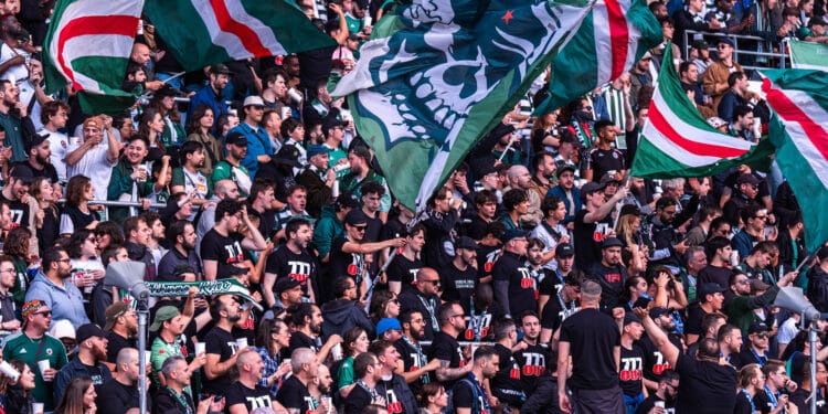Football : C’est quoi les « Tribunes » ?