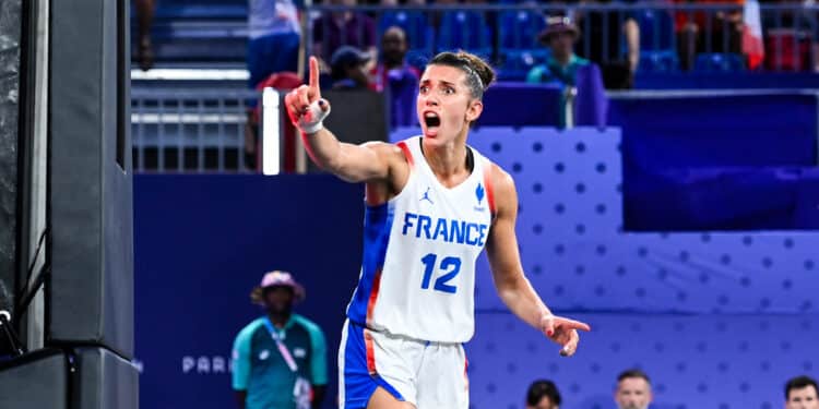 Paris 2024 : Guapo et les Bleues enflamment la Concorde !