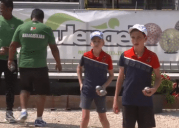 Replay Pétanque : A 14 ans, Jacquet et Ortega défient les Malgaches !
