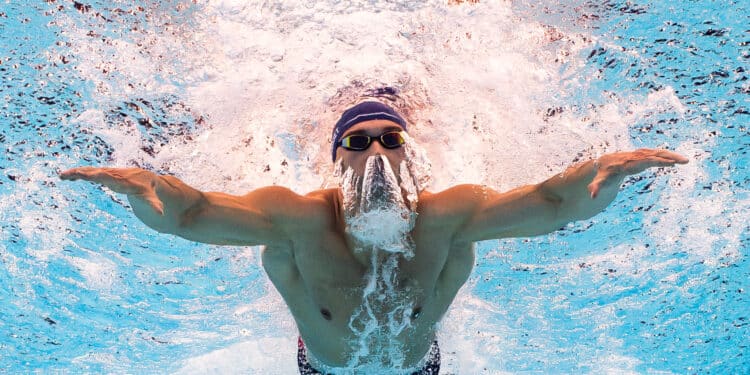 À Melun, les champions olympiques initient des jeunes à la natation