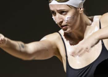 La nage en eau froide s’invite au théâtre